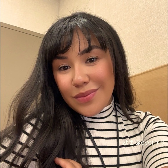 Meet your Posher, Iris - Picture 1 of 1